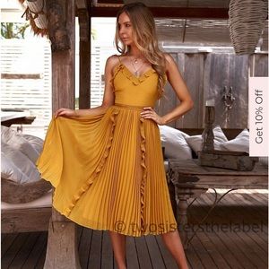 Two sisters dress chartreuse/mustard yellow medium size 6 ordered from JAUS